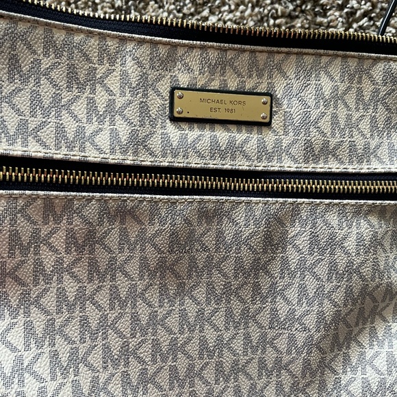 Michael Kors Crossbody Bag - Picture 2 of 5